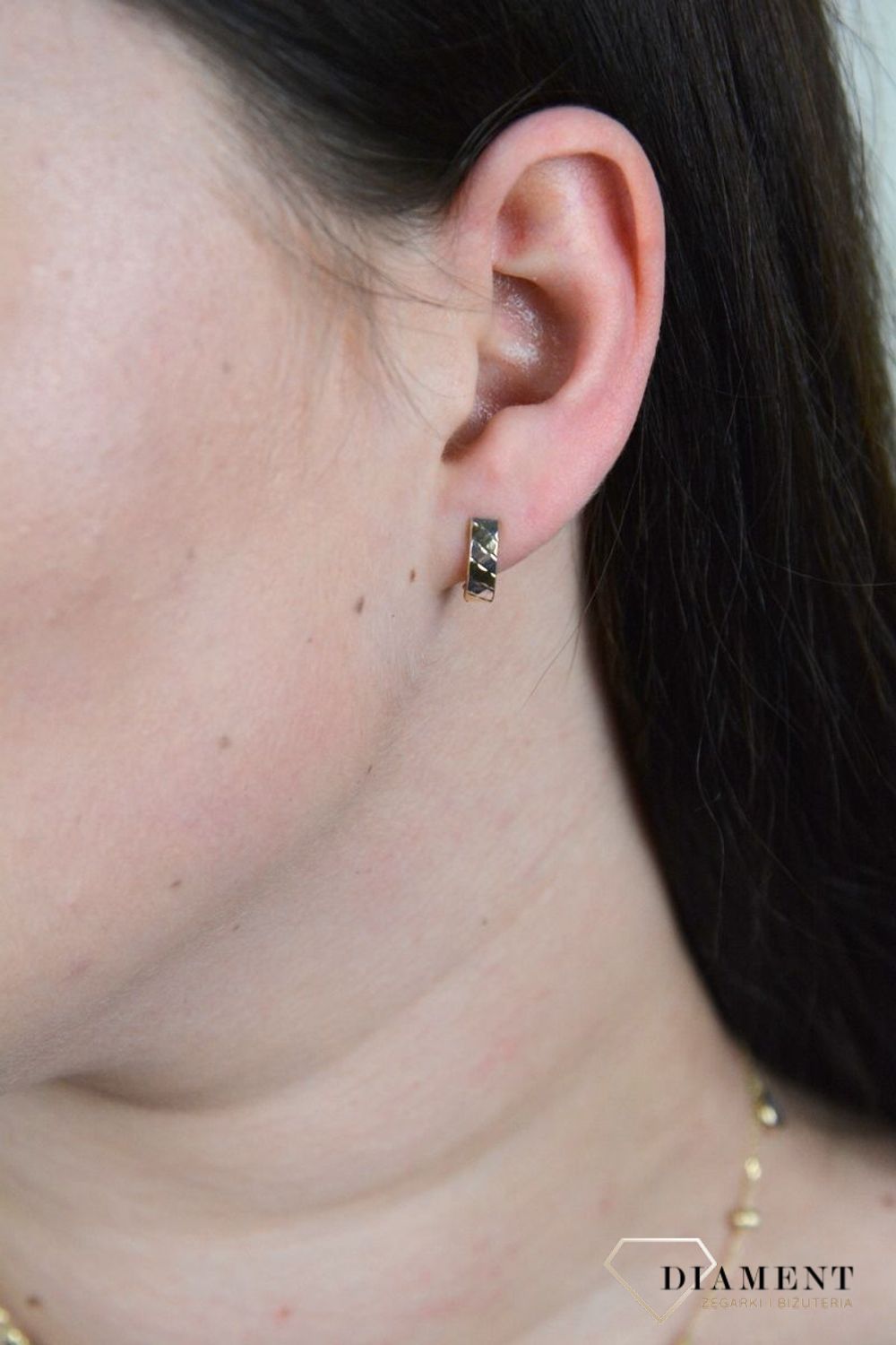 Złote kolczyki grawerowana powierzchnia z białym zlotem KL 6206.jpg